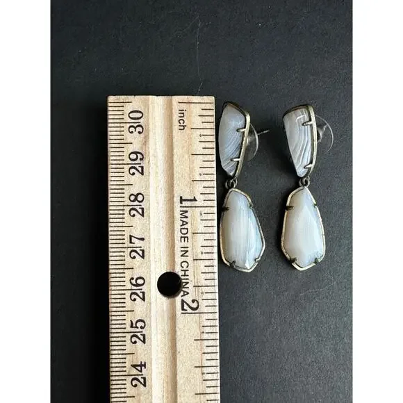 Kendra Scott Traci Drop Earring Gray Banded Agate Antique Brass - Picture 3 of 5
